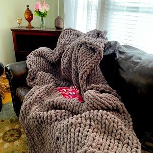 Oversized Handmade Chunky Knit Blanket. NWT